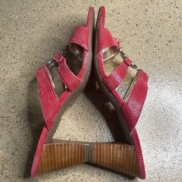 Anne Klein iFlex red lizard embossed sueded leather wood heel comfort sandals - Picture 6 of 16